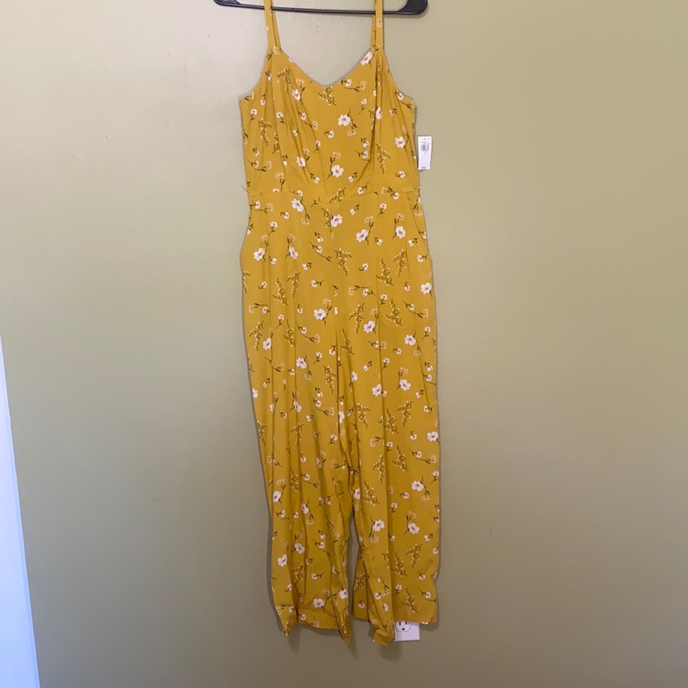 Women’s Floral Pantsuit - with pockets! - size Medium.